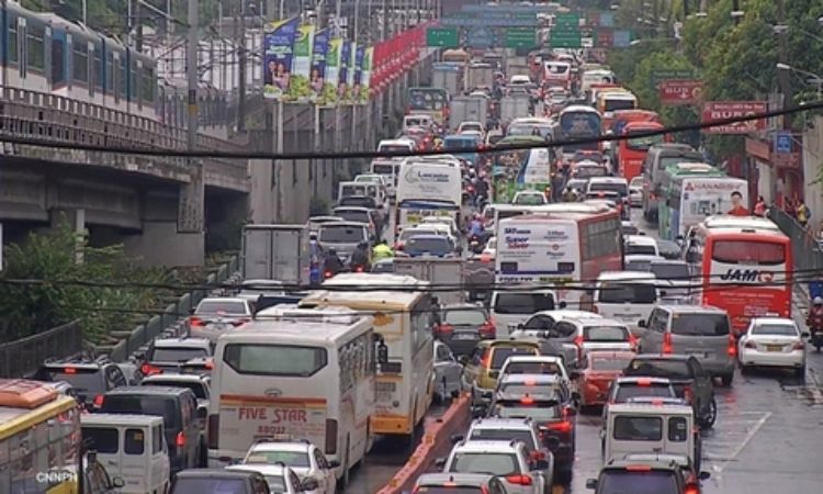 هيئة تنمية مانيلا  (MMDA)  تعمل على حل مشكله شارع EDSA